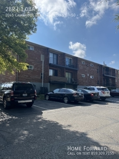 Building Photo - 2045 Cambridge Dr Unit 50