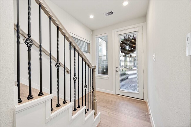 Photo - 108 Knightsbridge Park Ln