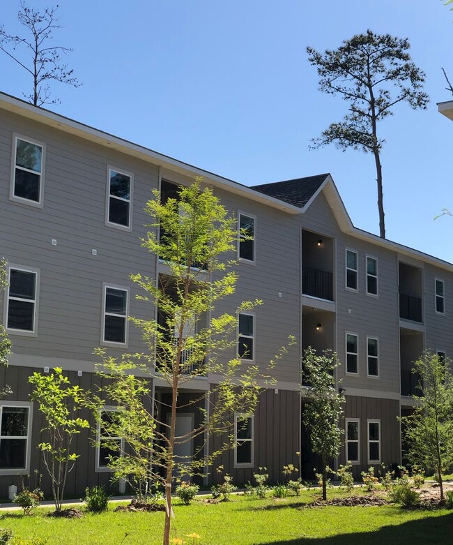 Building Photo - **Summer Leasing Promotion at Turtle Creek** Unit 2-110 Rental