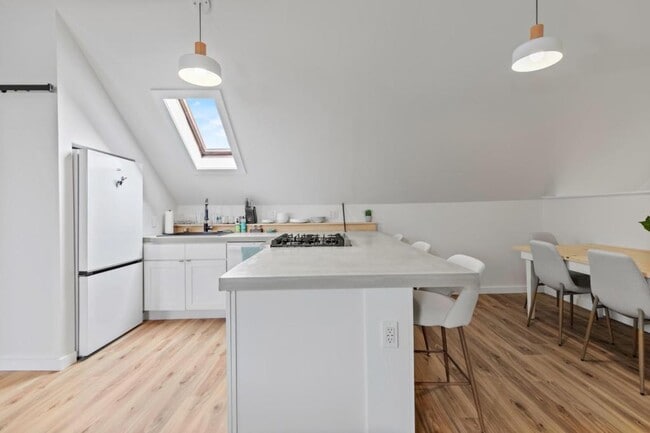 Photo - 50 E St