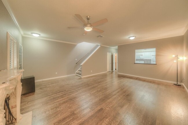 Photo - 17583 Red Oak Dr Unidad 7583