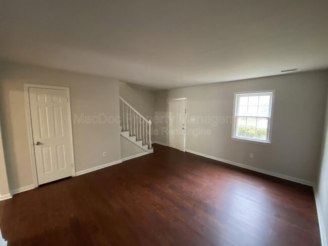 Photo - 719 Olde Greenwich Cir