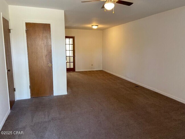 Photo - 852 West St