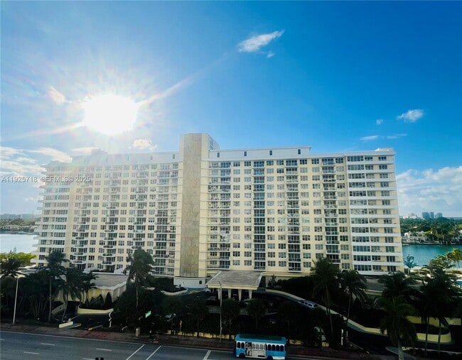 Building Photo - 5600 Collins Ave Unit 12N