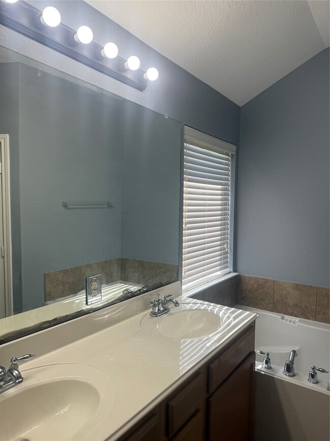 Photo - 10914 Overland Trail Dr