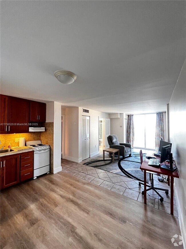 Building Photo - 1750 James Ave Unit 10C Rental