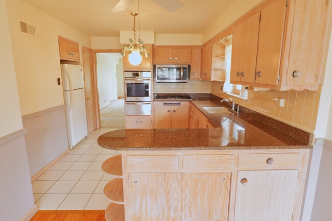 4537 W 100th Pl