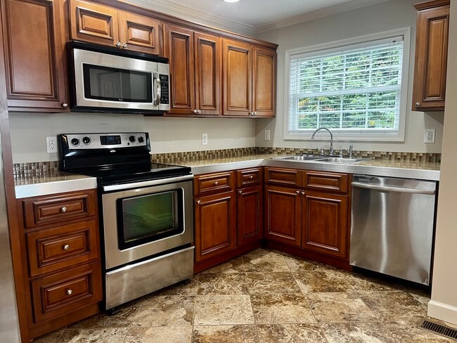 Building Photo - 48 Nathan Drive Unit 2