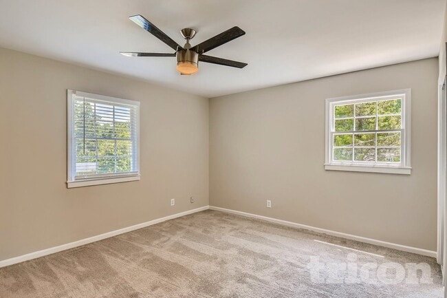 Building Photo - 535 Circle Dr