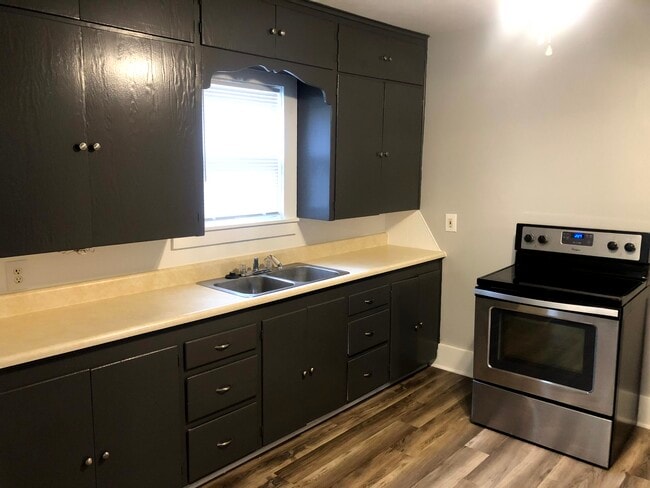 Photo - 915 S Newton Ave