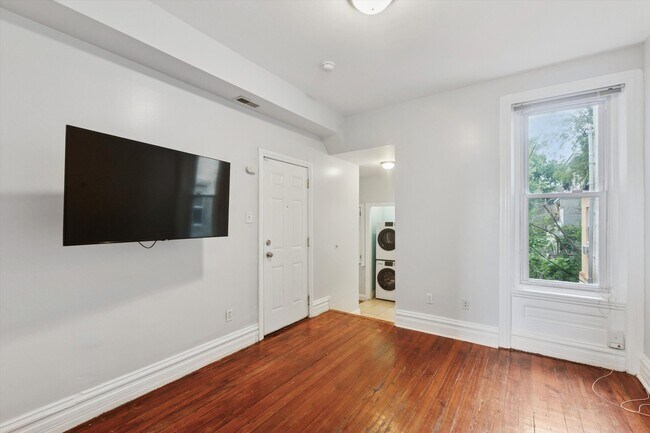 Building Photo - 1729 W Montgomery Ave Unit 2