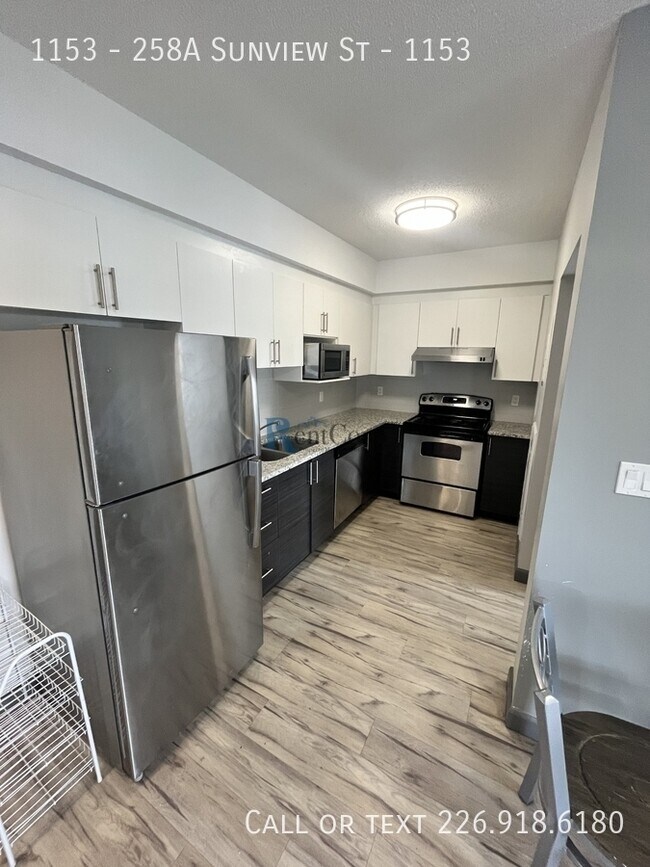 Photo - 258A-258A Sunview St