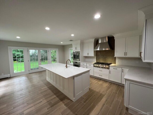23 Matinecock Farms Rd