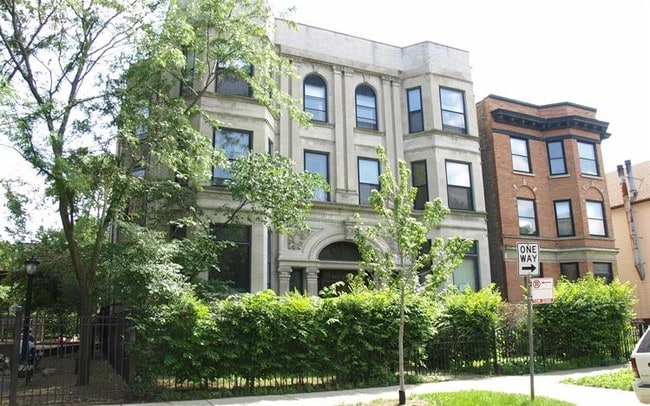 673-75 W. Roscoe St. - 673-75 W. Roscoe St. Apartments