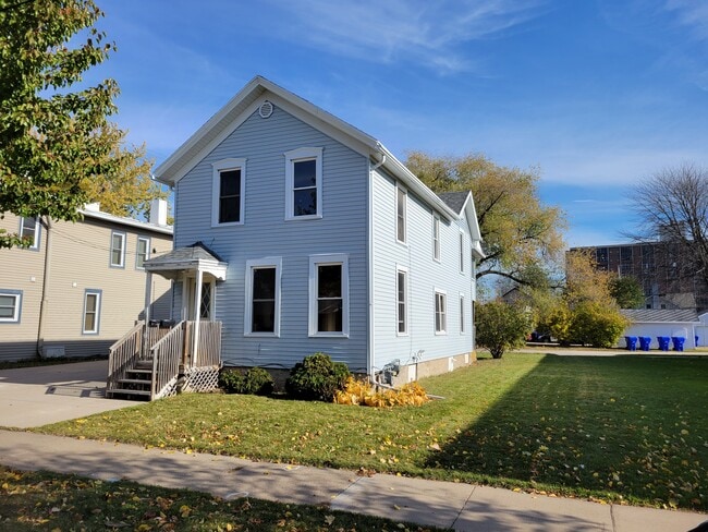 Building Photo - 542 N Superior St Unit 2 Rental