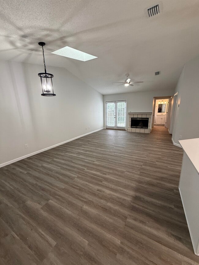 Photo - 4008 Bothwell Terrace