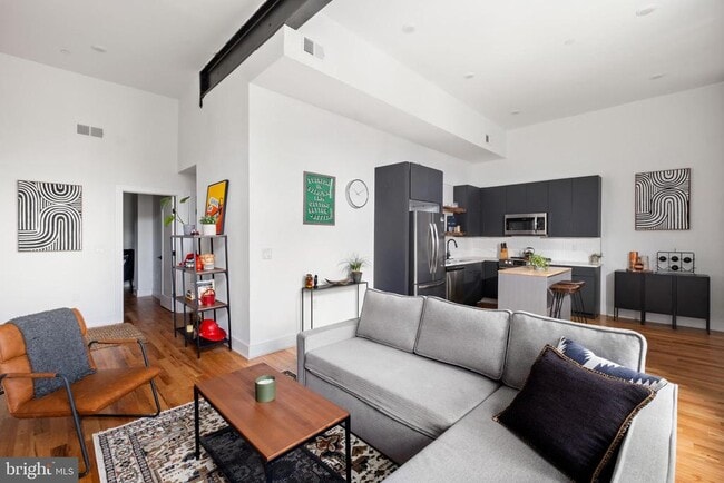 Building Photo - 1221 4 St Unit 28