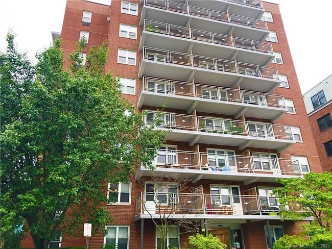 Building Photo - 700 Summer St Unit 8F