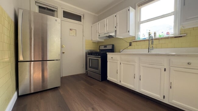 Building Photo - 6855 W Addison St Unit 2R