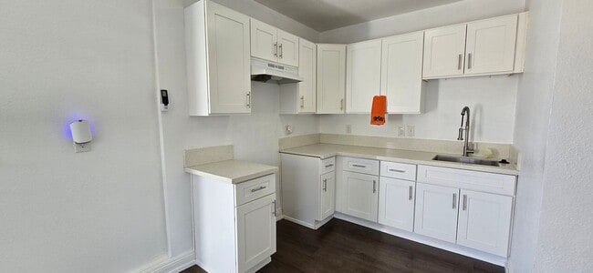 2373 N Alameda Ave