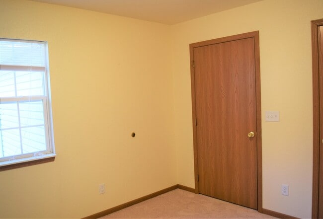 Photo - Spacious & Convenient Living in Shady Oaks!