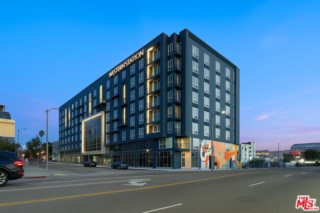 Building Photo - 800 Western Ave Unit 501 Rental