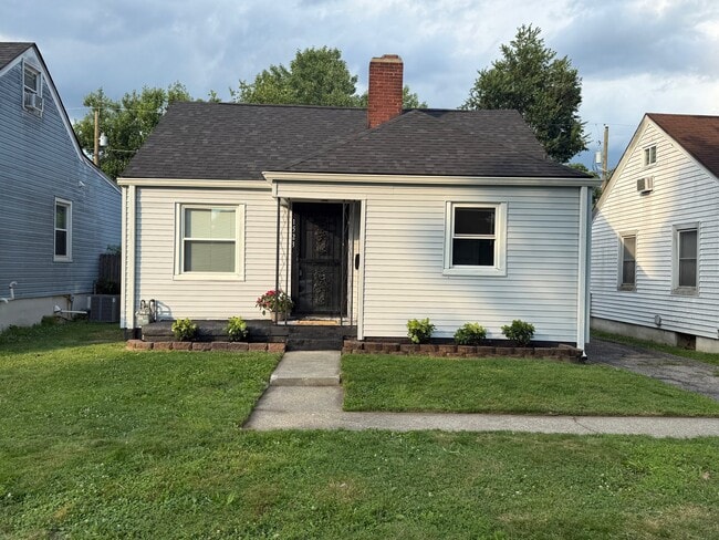 Photo - 1523 Wurtele Ave