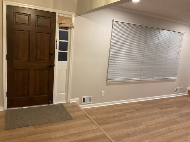 Photo - 215 Thornton Dr