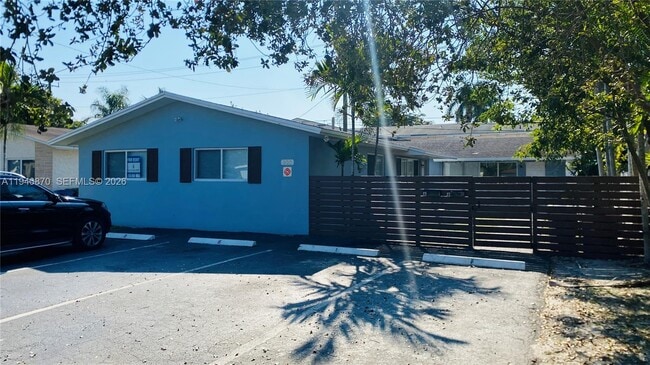 Building Photo - 808 NE 2nd St Unit A