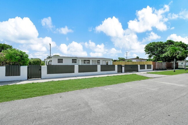 Photo - 4040 SW 108th Ave