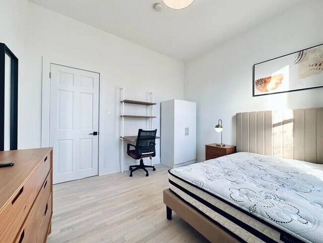 Photo - Furnished room/NOT APARTMENT Unit 3