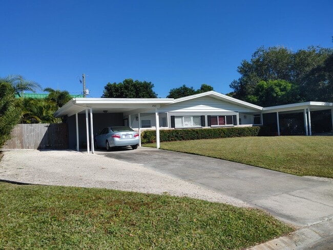 Building Photo - For Rent in Southgate