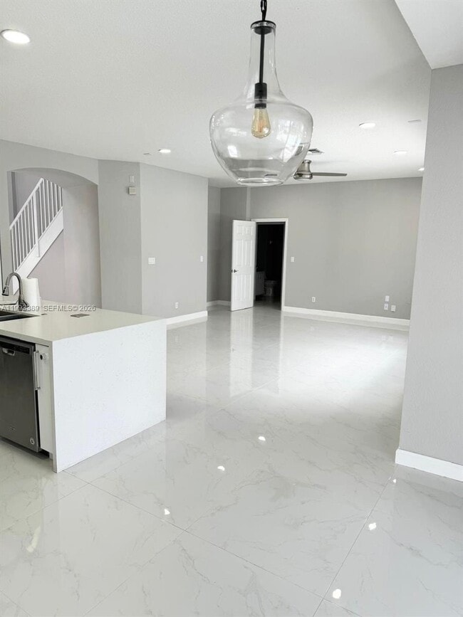 Photo - 4451 Seneca Ave