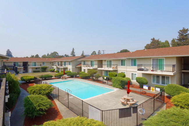Courtyard Villa Apartments - Courtyard Villa Apartments