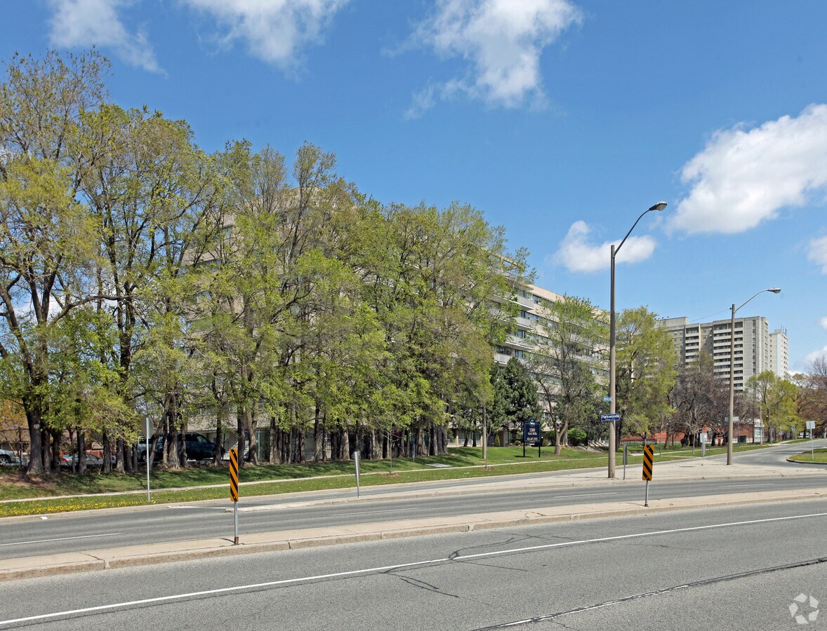 Photo - York Mills Towers