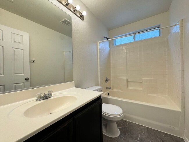 Photo - Beautiful 3 Bedrooms house in South West Area