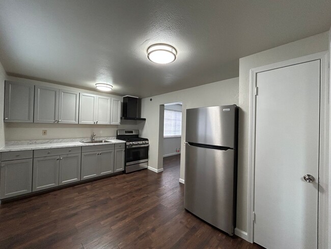 Photo - 431 W 7th St Apartment Unit #1