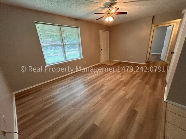 Photo - 95 Neal St