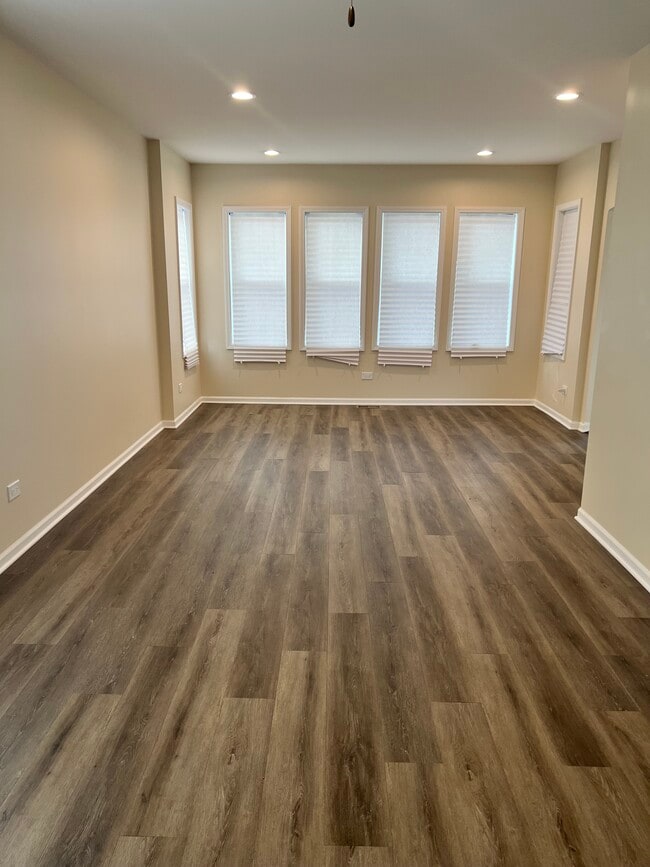 Photo - 7045 S Oakley Ave