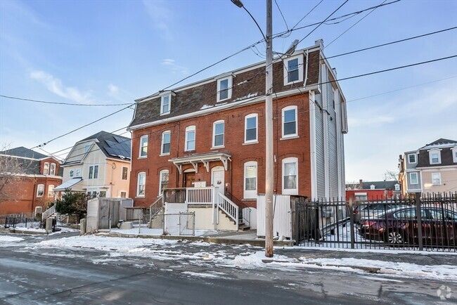 Building Photo - 40 Summer St Unit 1 Rental