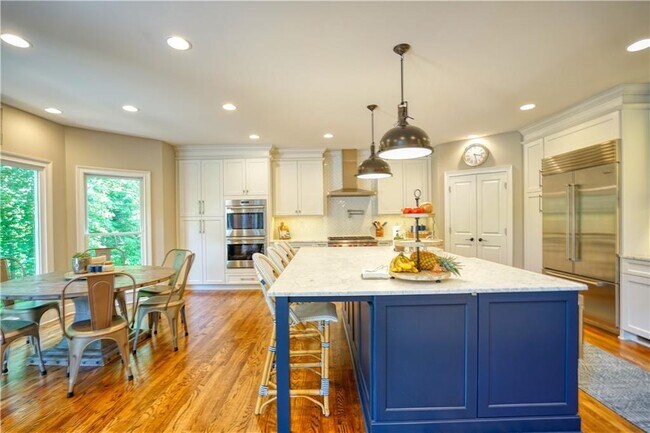 Photo - 958 Glenverness Dr