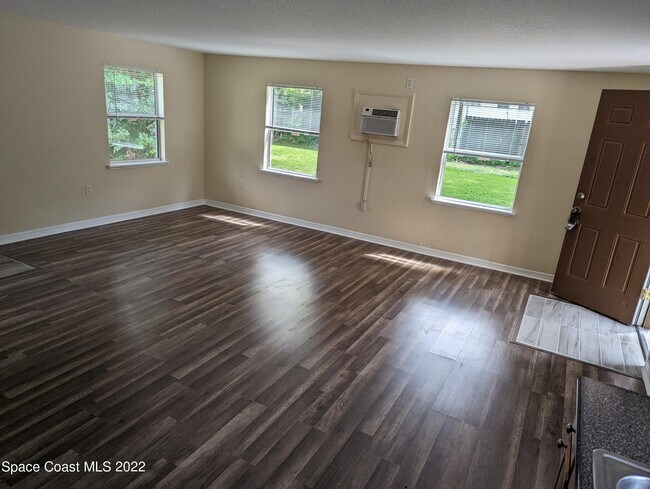 Photo - 1565 Violet Ave Unit D