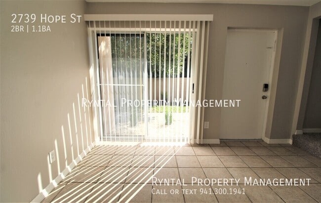 Photo - 2739 Hope St