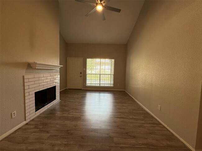 Photo - 1880 White Oak Dr Unit 182