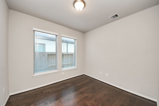 Building Photo - 1930 Waters Branch Dr