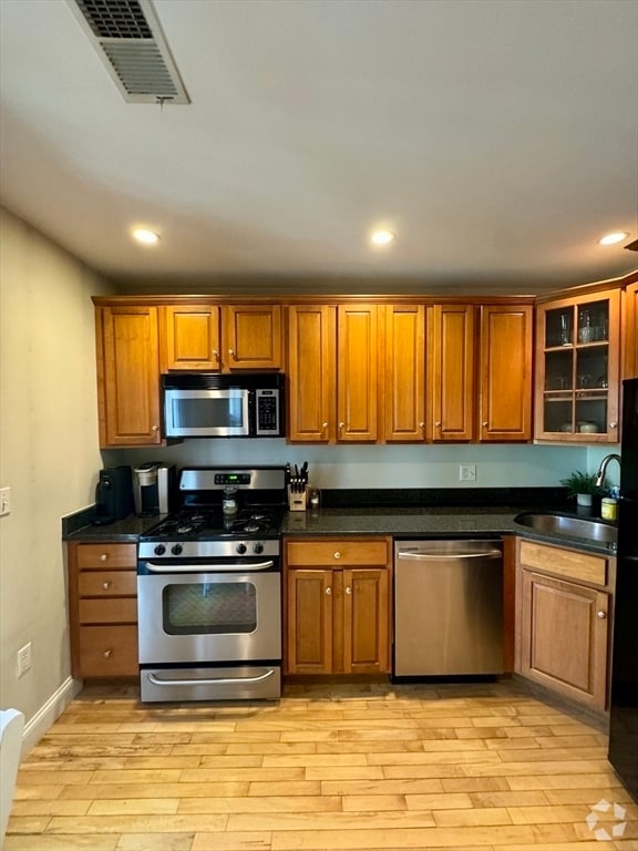 Building Photo - 762 E 6th St Unit 2 Rental