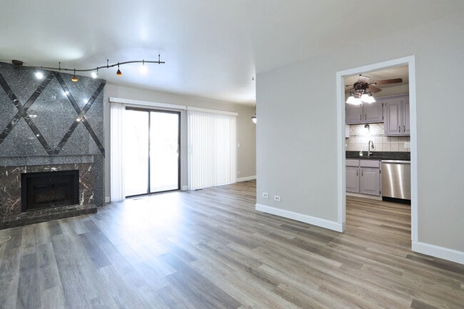 Photo - 236 Deerpath Ct Unit B1