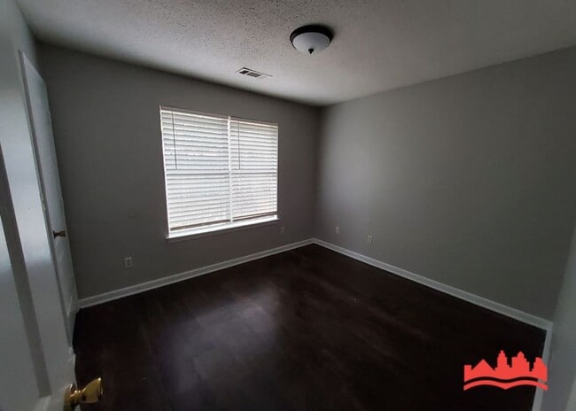 Photo - 3035 Meadows Ln