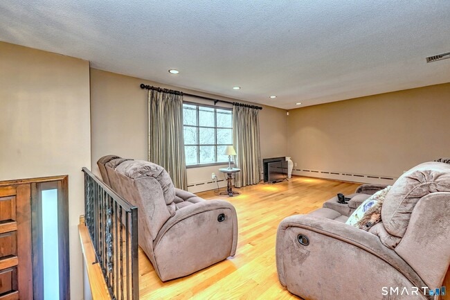 Photo - 4565 Madison Ave