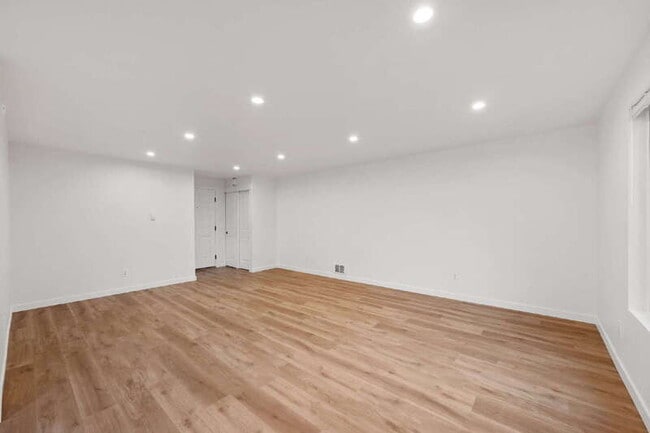 Photo - 9727 5th St NE Unit B